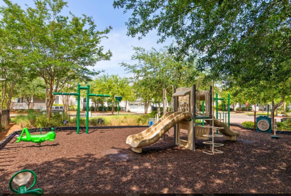 Building Photo - 1207 Appling Dr