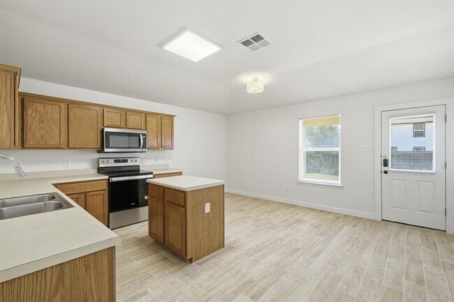 Building Photo - 3357 Pioneer Crossing Dr