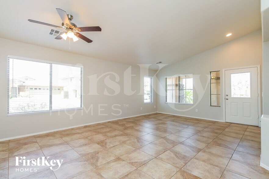 Building Photo - 2647 W Canyon Way