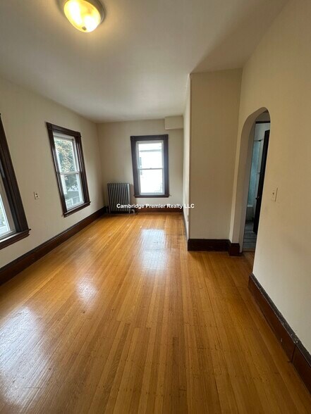 Building Photo - 72 Thurston St