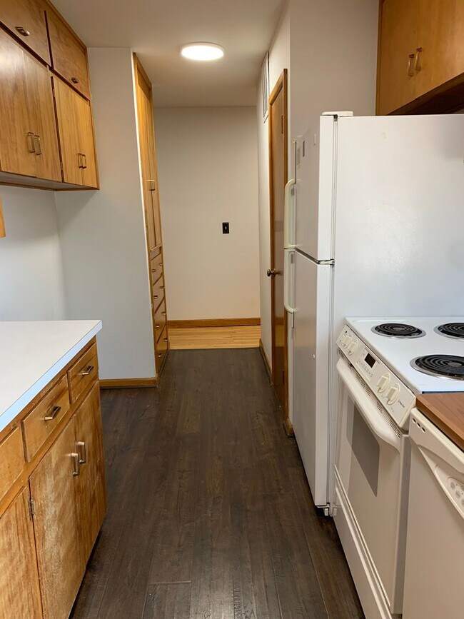 Building Photo - 1206 E Fortuna St