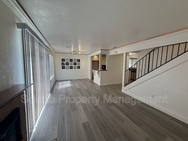 Building Photo - 2735 Applewood Dr