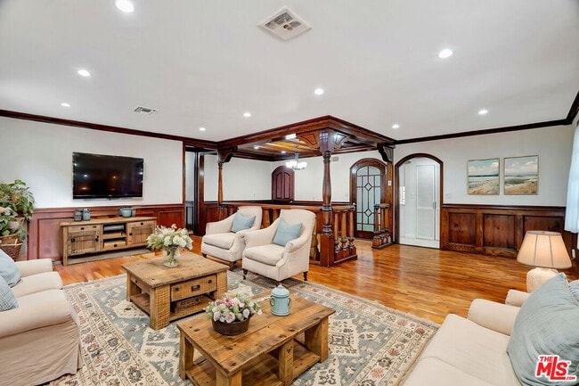 Building Photo - 5155 Densmore Ave