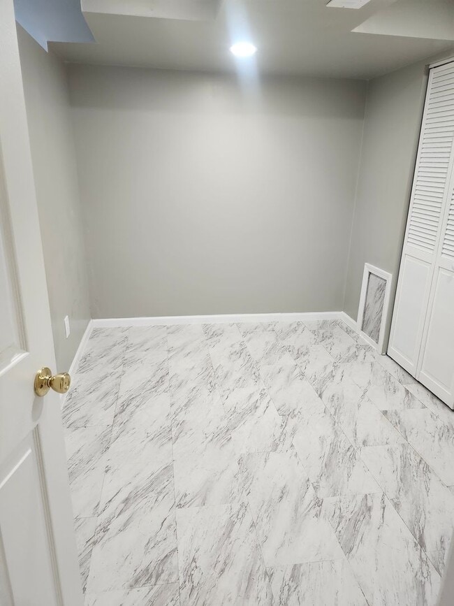 Building Photo - Single family home in great neighborhood!