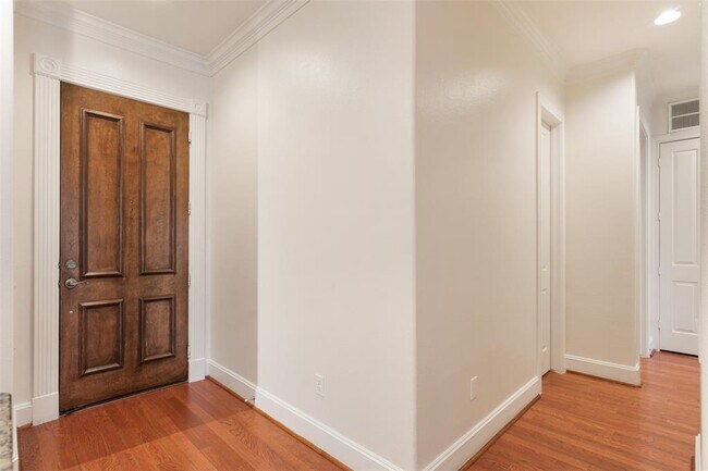 Building Photo - 7134 Mapleridge St