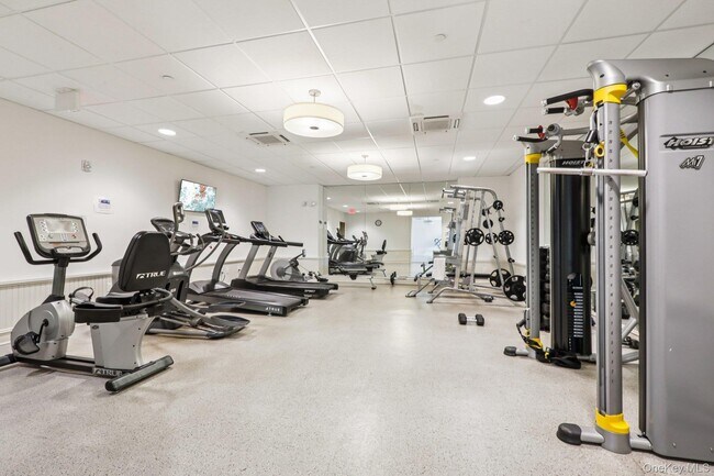 Building Photo - 11 River St