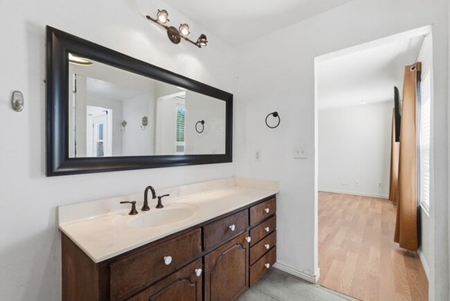 Building Photo - Mesa 4 Bed Single-Level Home • 2,044 Sq Ft • Oversized Yard • Stapley & McKellips