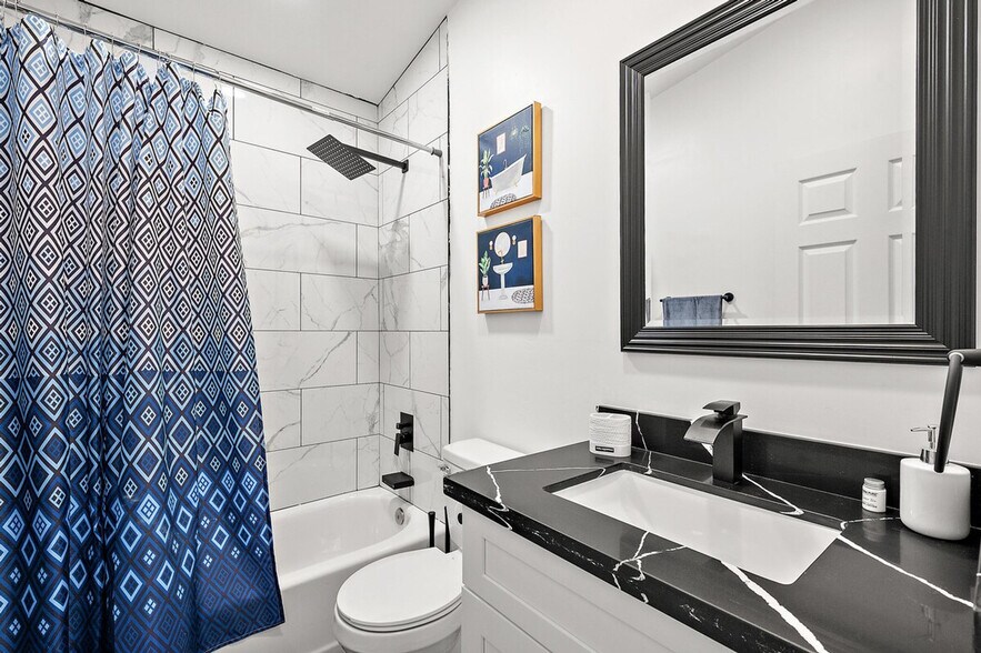 Building Photo - 5148 N 22nd Ave