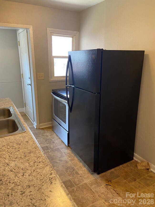 Building Photo - 1020 Rodey Ave