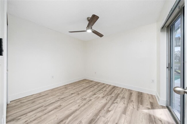 Building Photo - 566 Sunridge Woods Blvd