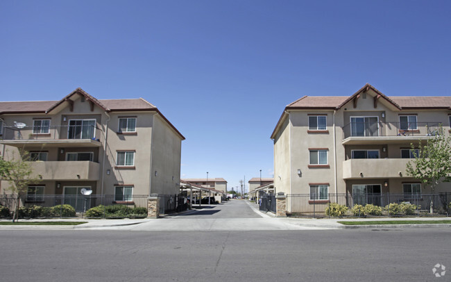 Building Photo - Laurel Crest