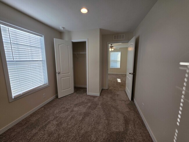 Building Photo - 3678 Hawthorne St