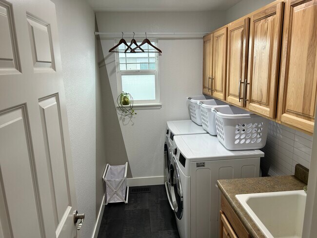 Building Photo - 543 Cordova Ct