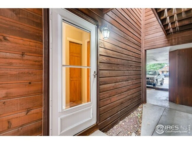 Building Photo - Cozy and Bright 1 Bed 1 Bath in Downtown Boulder! Available 6/5
