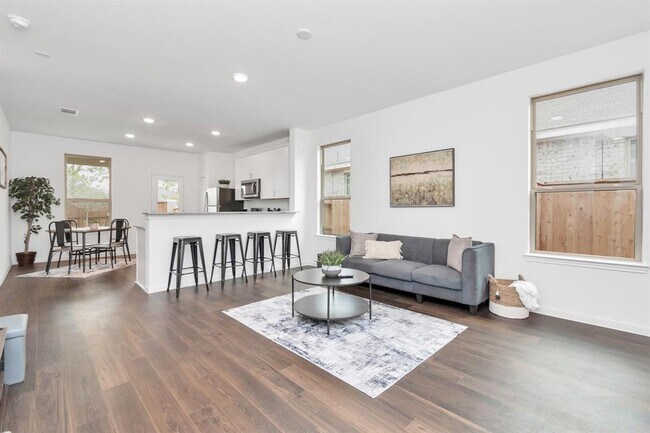 Building Photo - 14455 Cedar Ledge Ln