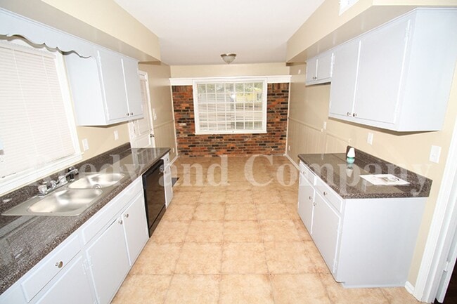 Building Photo - 5127 Kingswood Cir