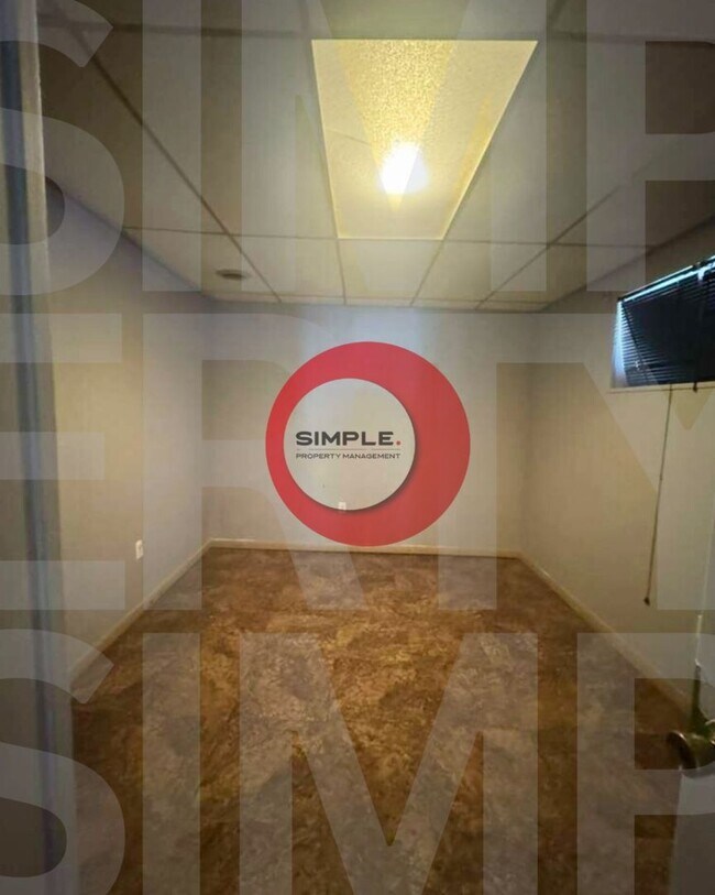 Building Photo - Great Location