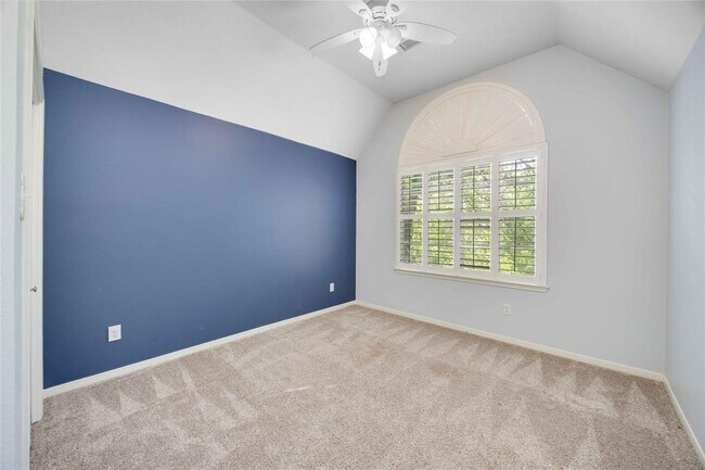 Building Photo - 11 Alden Glen Ct