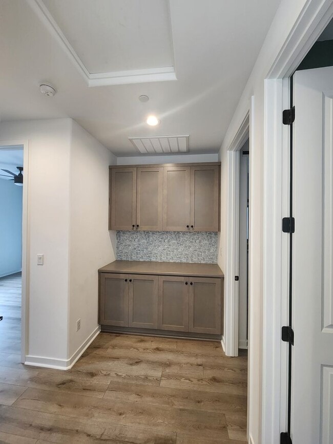 Building Photo - 3 bedroom 2.5 bath townhouse