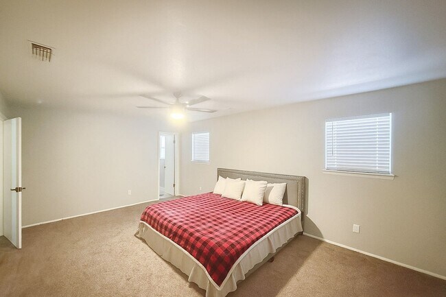 Building Photo - 3-Bedroom Home for Lease in Grand Prairie – 2,331 Sq Ft