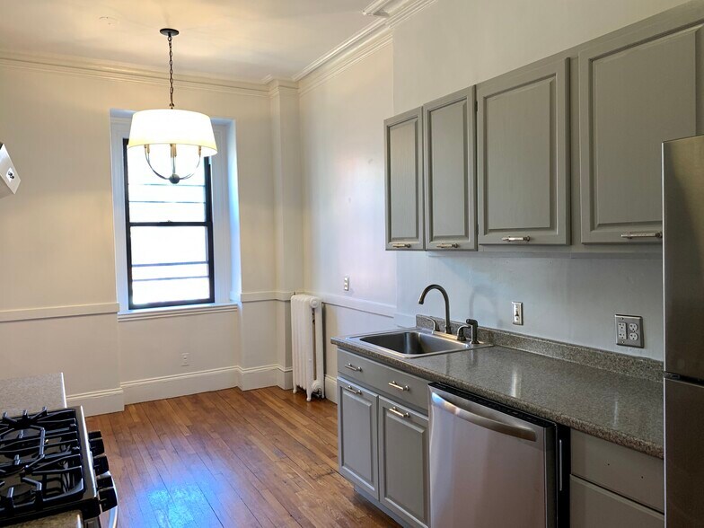 Building Photo - 140 Marlborough St