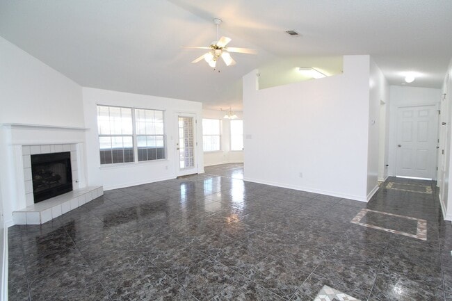 Building Photo - Spacious 4-Bedroom w/ Sunroom & Large Yard -