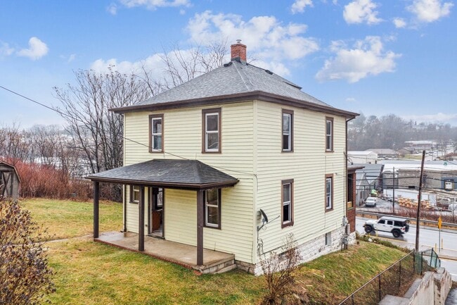 Building Photo - Unbeatable 3 bedroom home in Greensburg available April 1!