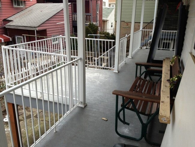 Building Photo - Modern Rental - South Side Flats