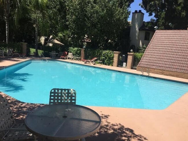 Building Photo - 3 br, 2 bath House - 2890 Huntington Blvd ...