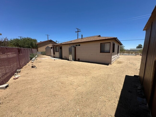 Building Photo - Welcome to your 2 bedroom 1 bath home!