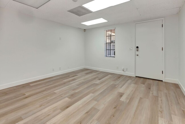 Building Photo - 14751 Plaza Dr