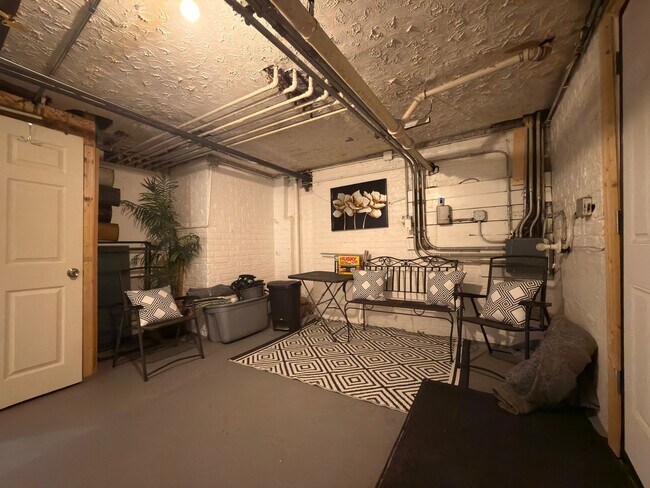 Building Photo - 7744 S Jeffery Blvd
