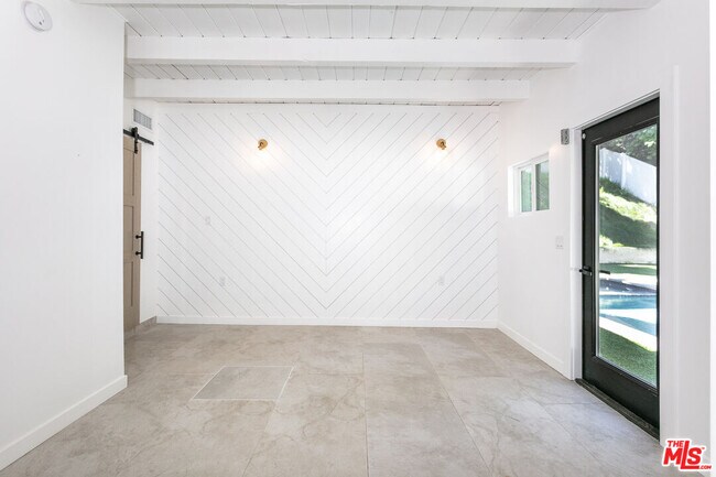 Building Photo - 16733 Oak View Dr