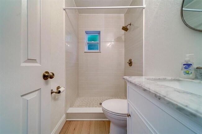 Building Photo - 11424 79th Ave