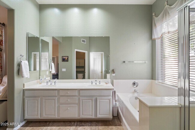 Building Photo - 10527 E Tierra Buena Ln