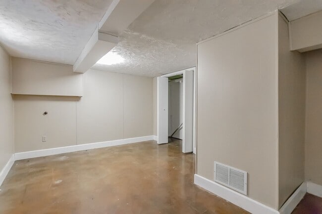 Building Photo - COLLEGE PRE-LEASING