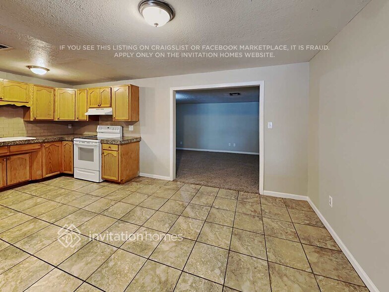 Building Photo - 4102 N 71st Ln