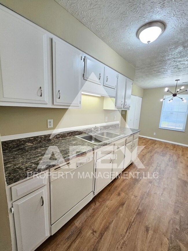 Building Photo - Nice 3Bd 1.5 Townhouse in WEST KNOX off Ce...