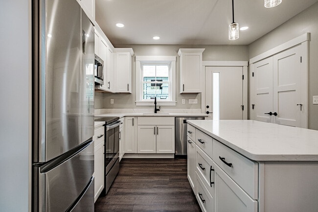 Building Photo - 9 Sunshine Circle