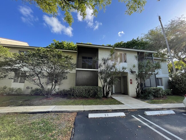 Building Photo - 704 Gardens Dr