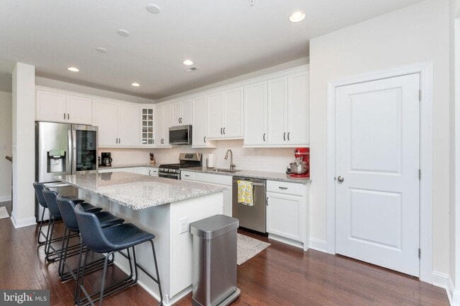Building Photo - 148 Woodwinds Dr