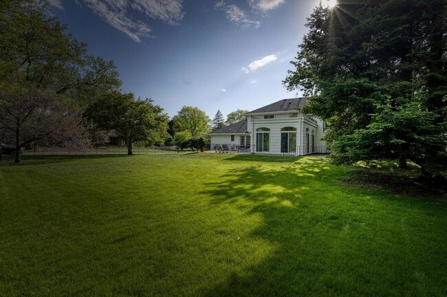 Building Photo - 5721 Londonderry Rd