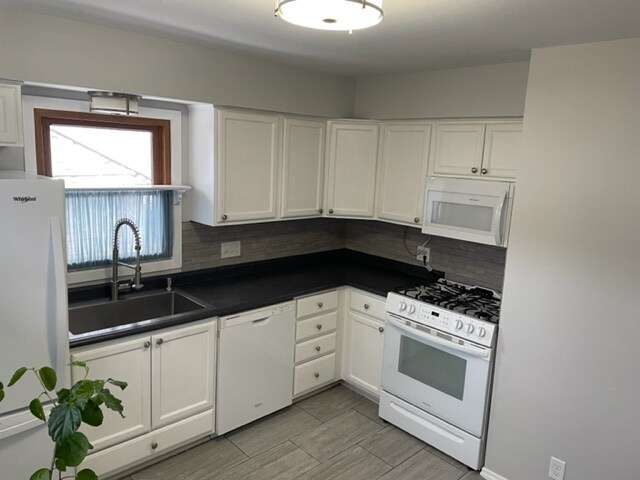 Building Photo - 7112 W Saint Paul Ave