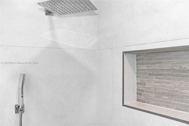 Building Photo - 11020 SW 140th Ave