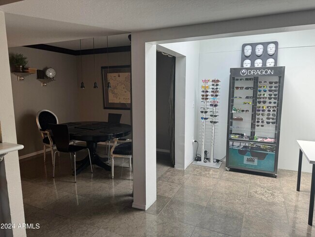 Building Photo - 7908 E Solano Dr