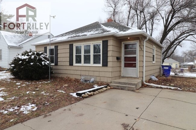 Building Photo - 530 W Elm St
