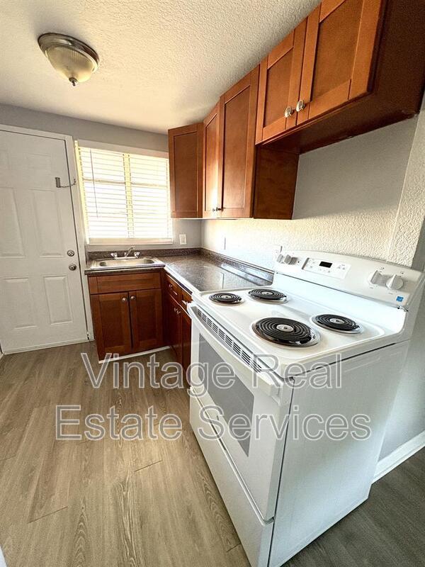 Building Photo - 4611 N Hubert Ave