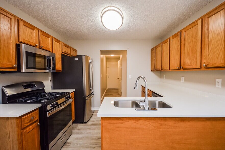 Building Photo - 10662 Village Landing