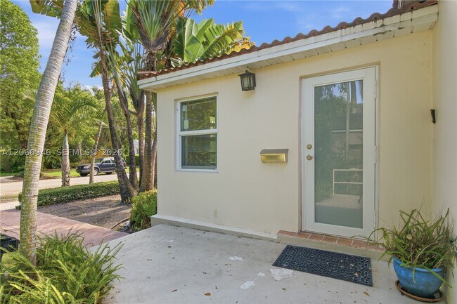 Building Photo - 2355 Overbrook St