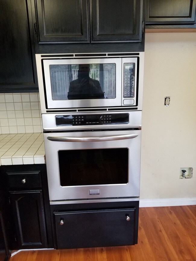 new microwave and oven broiler - 19945 Eagle Ridge Ln